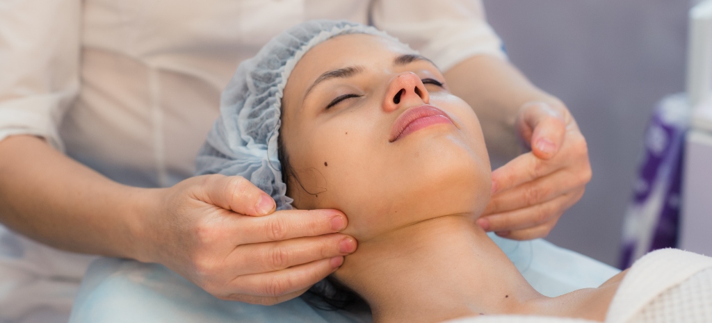 How to Massage Your Face After a Facelift: A Comprehensive Guide Facelift Post Operative Tips Recovery from Facelift Wave Plastic Surgery 1