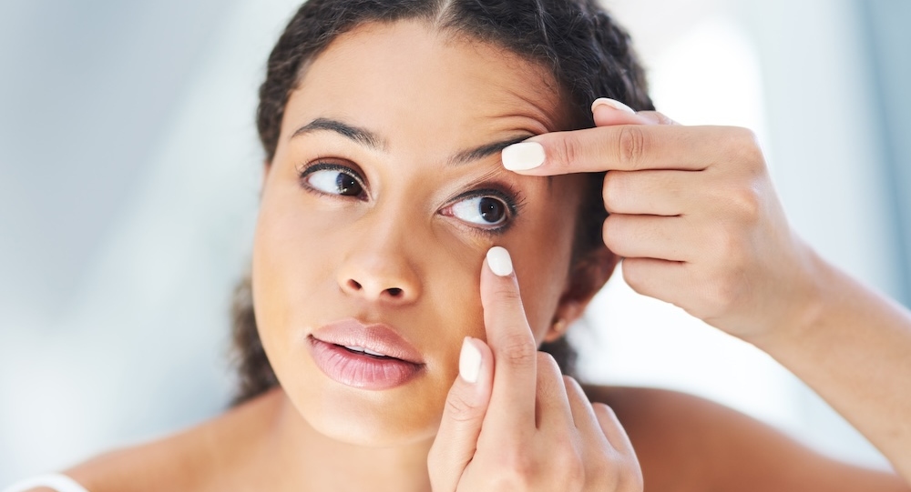 Woman measuring eyes in the mirror.